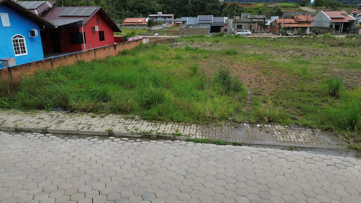 Frente do terreno de 360 m² e rua calçada na Rua Paulo Willock, em Lontras/SC