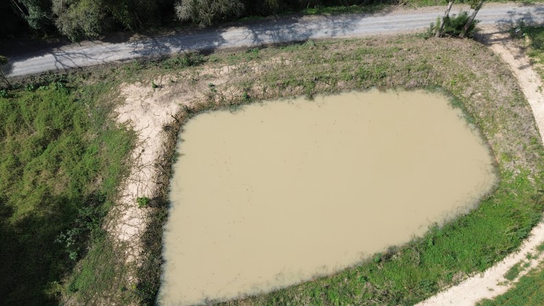 Lagoa de peixes na área rural do Rio Batalha