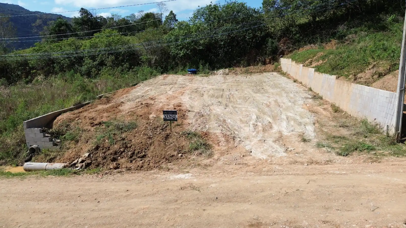Vista frontal do terreno urbano de 375 m² em Presidente Nereu/SC